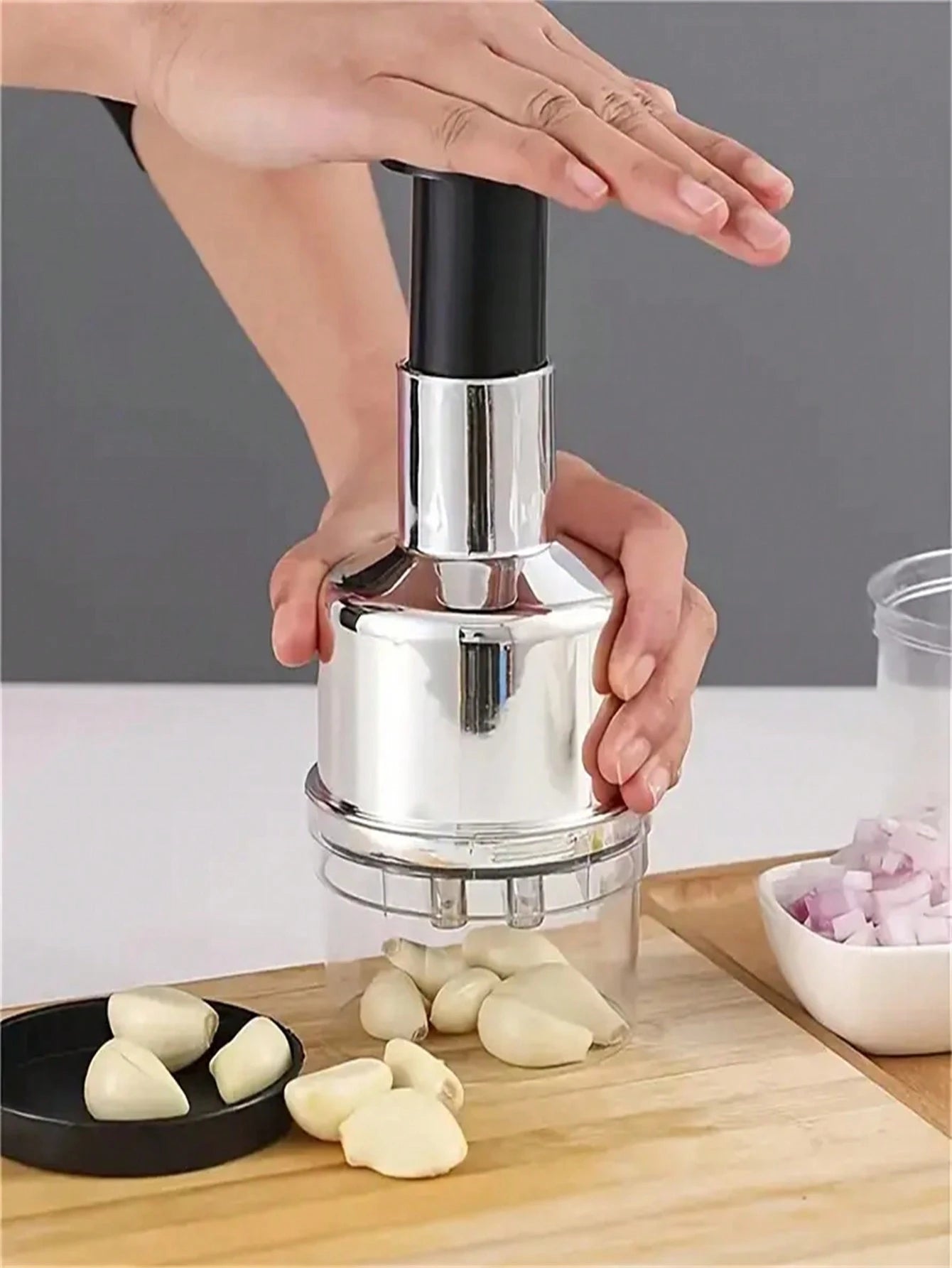 Multifunction Manual Veggie Chopper – Portable Onion, Garlic & Salad Slicer with Container